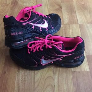 Nike air tennis shoes